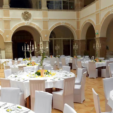 ホテル Jufa Schloss Roethelstein