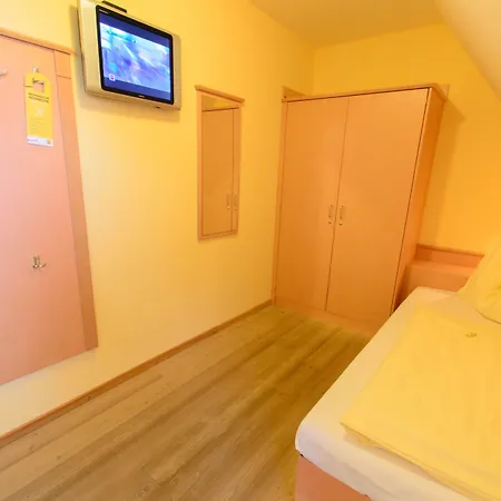 Jufa Schloss Roethelstein 3* アドモント