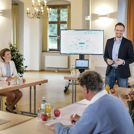 Jufa Schloss Roethelstein Szálloda 3*