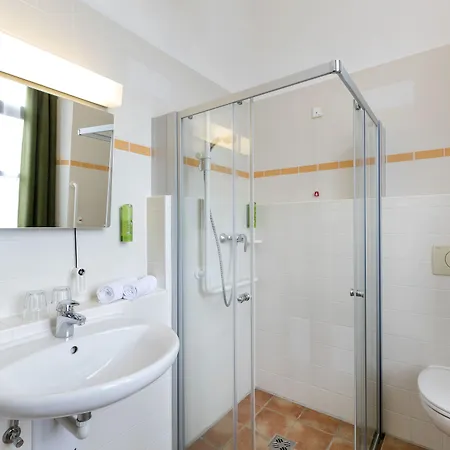 ホテル Jufa Schloss Roethelstein アドモント