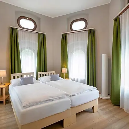 Jufa Schloss Roethelstein 호텔 3*