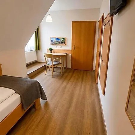 Jufa Schloss Roethelstein 3*