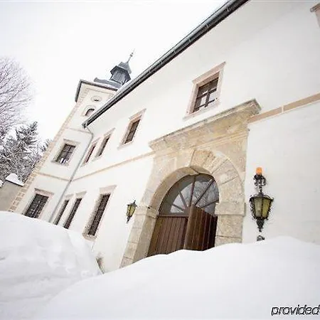 ホテル Jufa Schloss Roethelstein 3*