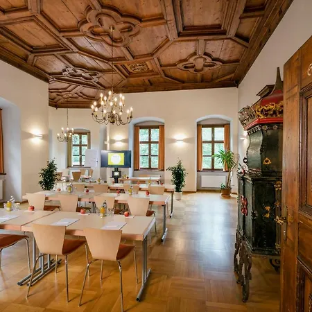 Jufa Schloss Roethelstein 3*