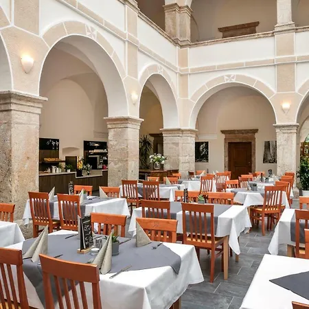 Szálloda Jufa Schloss Roethelstein 3*