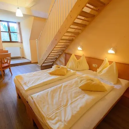 Jufa Schloss Roethelstein 3*