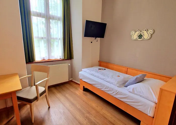 فندق Jufa Schloss Roethelstein 3*