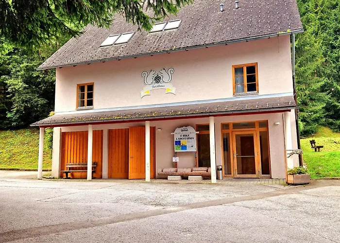 فندق Jufa Schloss Roethelstein أدمونت