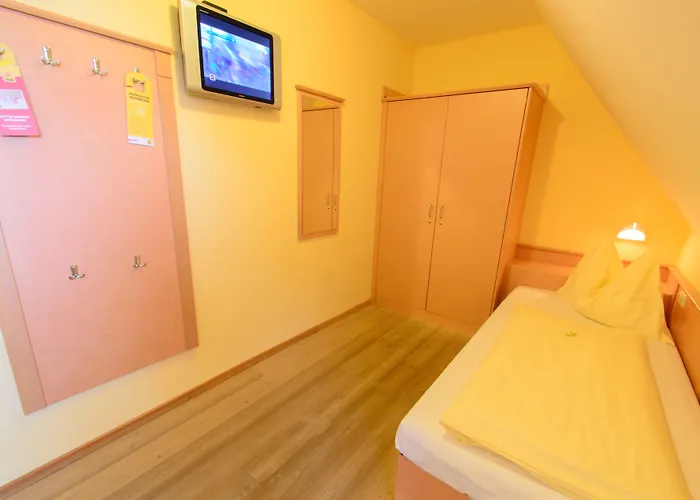 Jufa Schloss Roethelstein 3* أدمونت