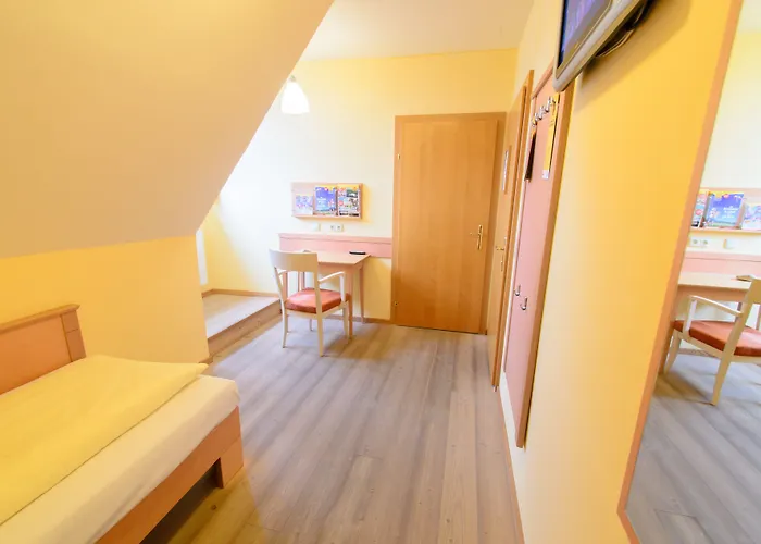 Jufa Schloss Roethelstein Hotell 3*