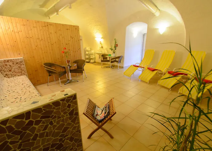 فندق Jufa Schloss Roethelstein 3*