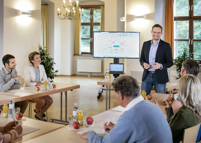 Jufa Schloss Roethelstein فندق 3*