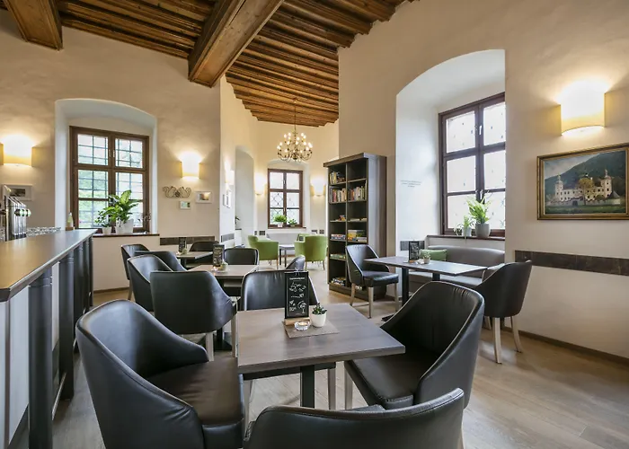 Jufa Schloss Roethelstein فندق