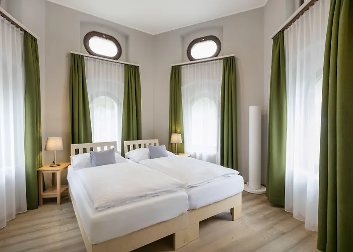 Hotell Jufa Schloss Roethelstein 3*