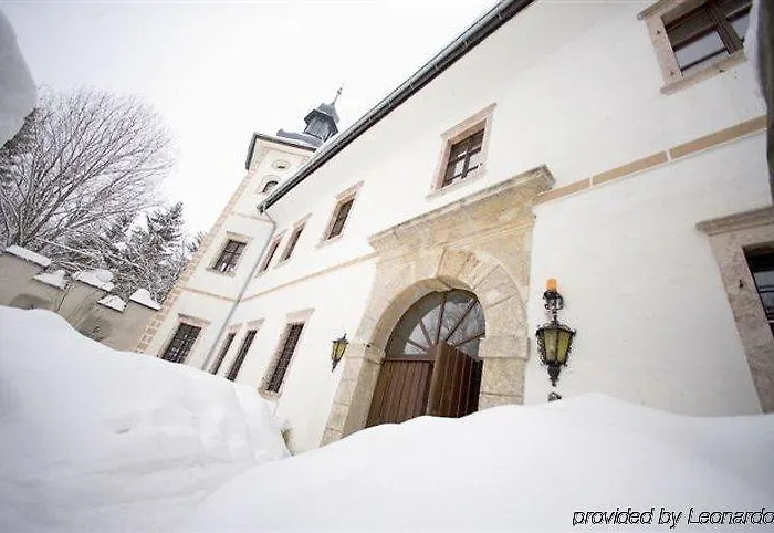 فندق Jufa Schloss Roethelstein 3*