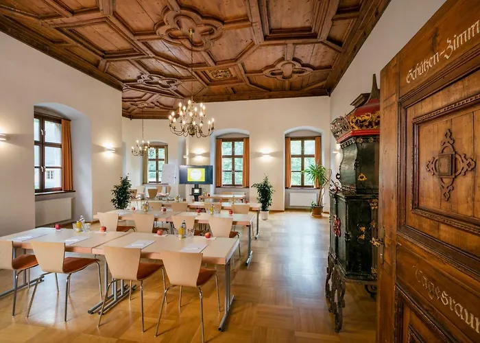 Jufa Schloss Roethelstein 3*