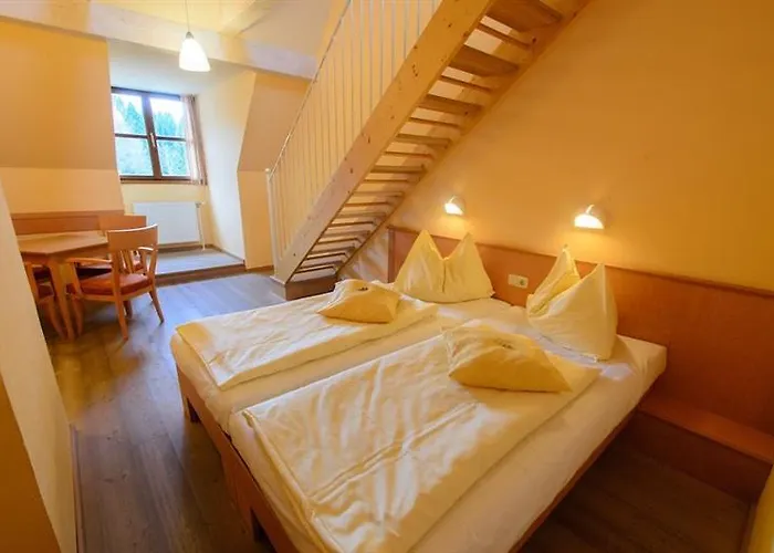 Jufa Schloss Roethelstein 3*